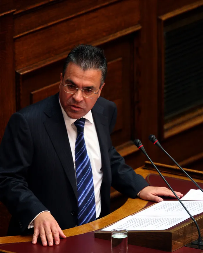 Argyris Dinopoulos at the parliamentary rostrum